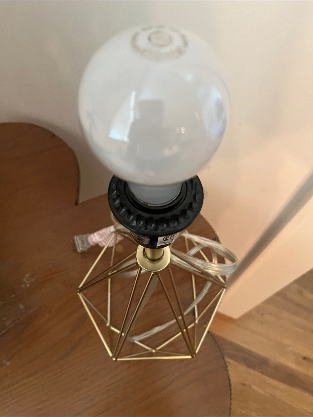 ❤️ 6 for 20 ❤️Geometric Metal Table Lamp - Brass Finish - Picture 3 of 3